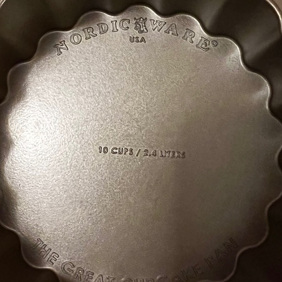 Nordic Ware ~ Williams-Sonoma ~ The Great Cupcake Pan - Picture 4 of 4